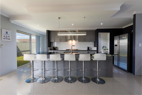 Rainbow Dream House - New Castle Holiday 5