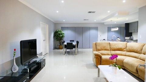 Rainbow Dream House - New Castle Holiday 9