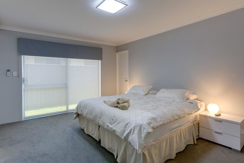 Rainbow Dream House - New Castle Holiday 6