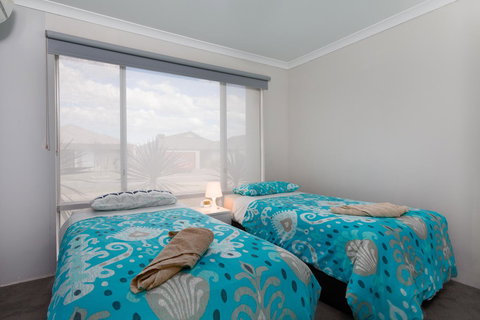 Rainbow Dream House - New Castle Holiday 12