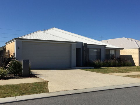 Rainbow Dream House - New Castle Holiday 27