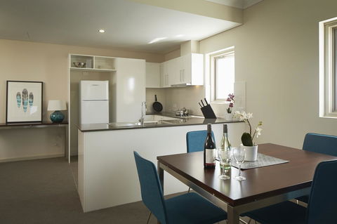 Baileys Serviced Apartments - New Castle Holiday 8
