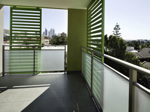 Baileys Serviced Apartments - New Castle Holiday 7