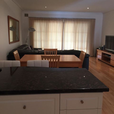West End District Apartments - New Castle Holiday 14