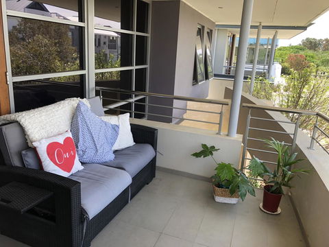 Adele's Luxury South Beach Apartment With King Bed - New Castle Holiday 19