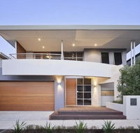 Adele's luxury South Beach apartment with King bed - New Castle Holiday