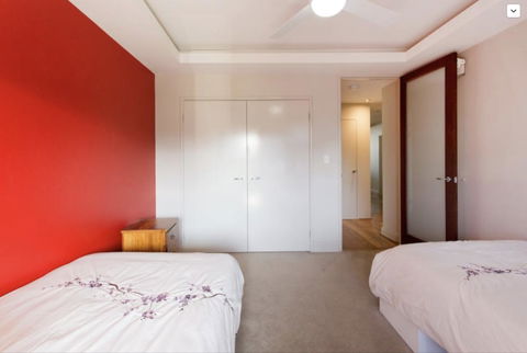 Adele's Luxury South Beach Apartment With King Bed - New Castle Holiday 8