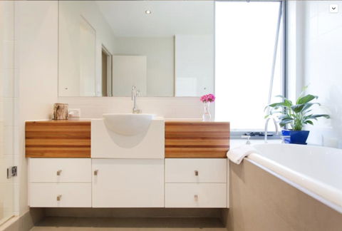 Adele's Luxury South Beach Apartment With King Bed - New Castle Holiday 15