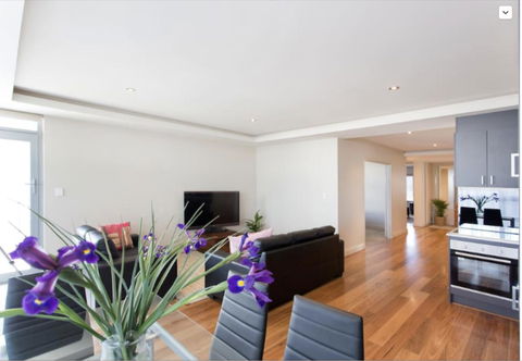Adele's Luxury South Beach Apartment With King Bed - New Castle Holiday 9