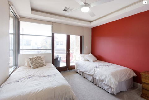 Adele's Luxury South Beach Apartment With King Bed - New Castle Holiday 7