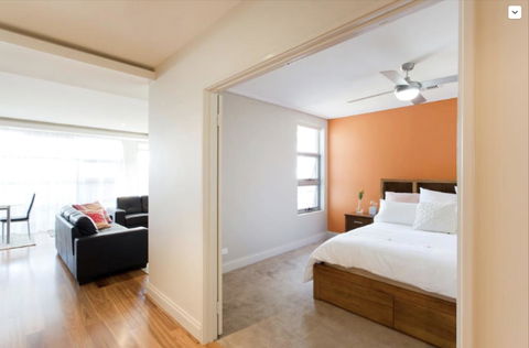 Adele's Luxury South Beach Apartment With King Bed - New Castle Holiday 4