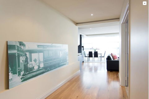Adele's Luxury South Beach Apartment With King Bed - New Castle Holiday 11