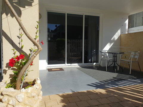 Stirling Apartments - Studio 1 - New Castle Holiday 7