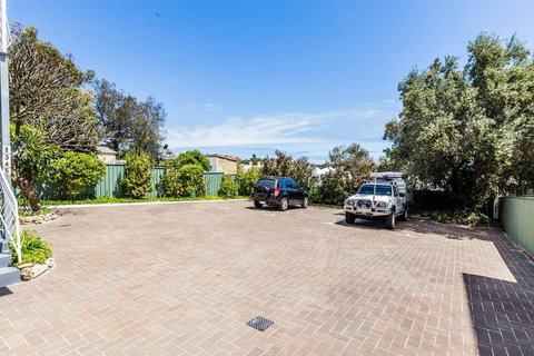 Stirling Apartments - Studio 1 - New Castle Holiday 5