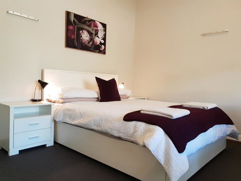 Stirling Apartments - Studio 1 - New Castle Holiday 6