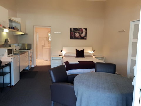 Stirling Apartments - Studio 1 - New Castle Holiday 4