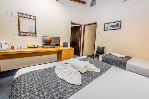 Nightcap At Wintersun Hotel - New Castle Holiday 11