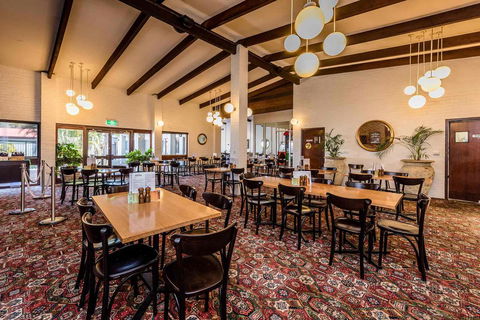 Nightcap At Wintersun Hotel - New Castle Holiday 24