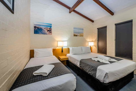 Nightcap At Wintersun Hotel - New Castle Holiday 13