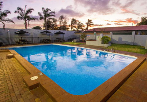 Nightcap At Wintersun Hotel - New Castle Holiday 30