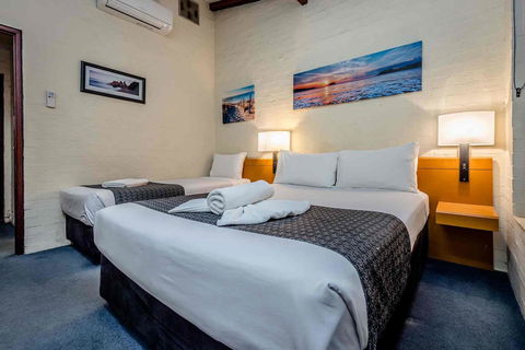 Nightcap At Wintersun Hotel - New Castle Holiday 5