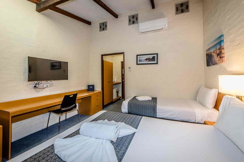 Nightcap At Wintersun Hotel - New Castle Holiday 7