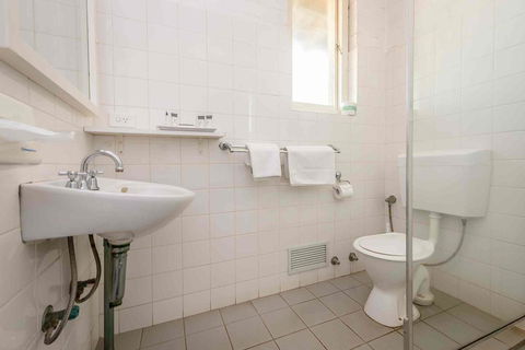 Nightcap At Wintersun Hotel - New Castle Holiday 19