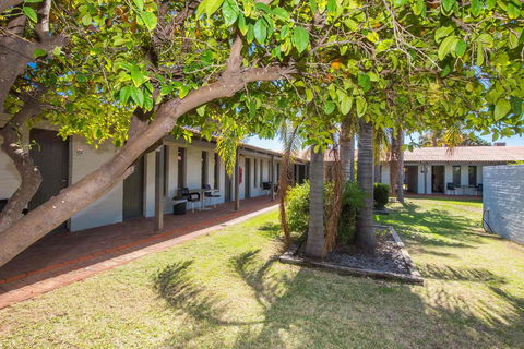 Nightcap At Wintersun Hotel - New Castle Holiday 6