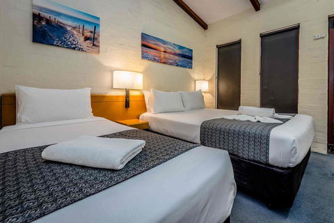 Nightcap At Wintersun Hotel - New Castle Holiday 21