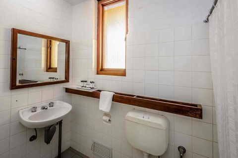 Nightcap At Wintersun Hotel - New Castle Holiday 10