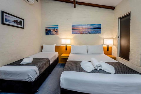 Nightcap At Wintersun Hotel - New Castle Holiday 20