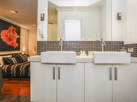 New York On King - New Castle Holiday 2