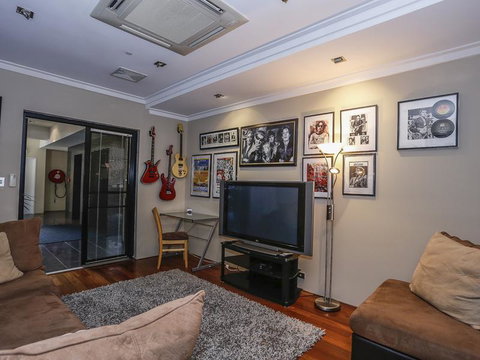 New York On King - New Castle Holiday 15