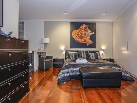 New York On King - New Castle Holiday 12