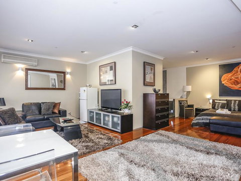 New York On King - New Castle Holiday 13