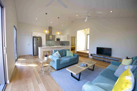 Sunny Blinco Street House - New Castle Holiday 2