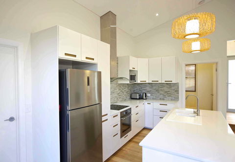 Sunny Blinco Street House - New Castle Holiday 5