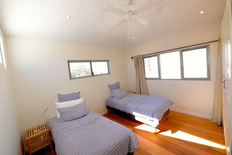 Sunny Blinco Street House - New Castle Holiday 10