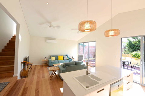 Sunny Blinco Street House - New Castle Holiday 4