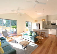 Sunny Blinco Street House - New Castle Holiday
