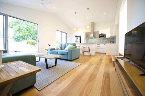 Sunny Blinco Street House - New Castle Holiday 1