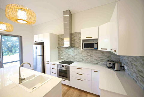 Sunny Blinco Street House - New Castle Holiday 6