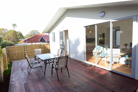 Sunny Blinco Street House - New Castle Holiday 11