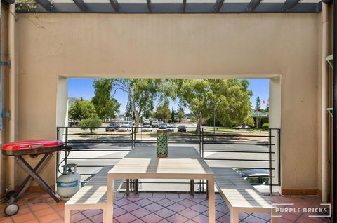 Spacious Central Townhouse - New Castle Holiday 9