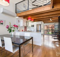 Spacious Central Townhouse - New Castle Holiday