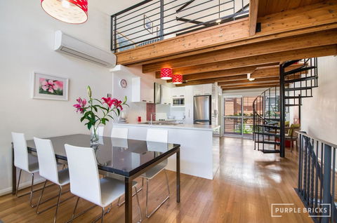 Spacious Central Townhouse - New Castle Holiday 0