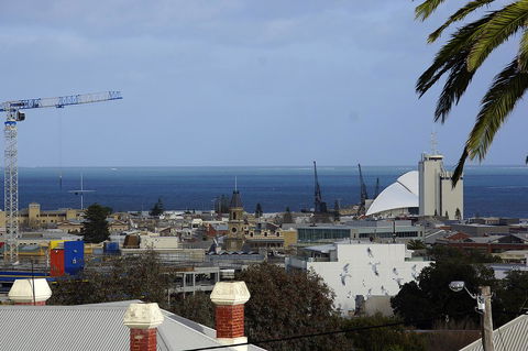 Studio 208 With Ocean Views - New Castle Holiday 22