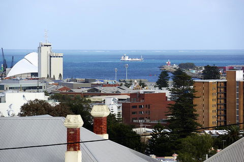 Studio 208 With Ocean Views - New Castle Holiday 19