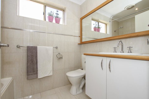 Leederville Townhouse - New Castle Holiday 5