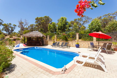 Seatrees Accommodation - New Castle Holiday 3